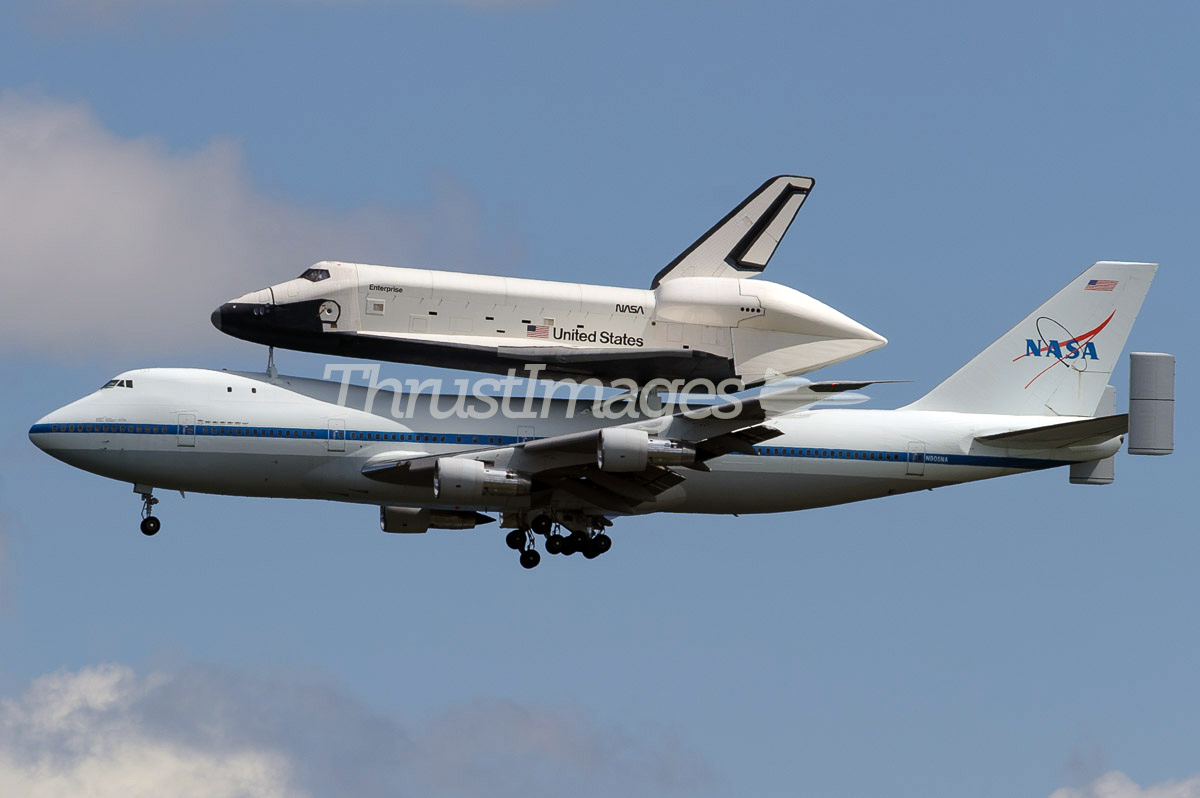 NASA N905NA and Space Shuttle Enterprise OV-101